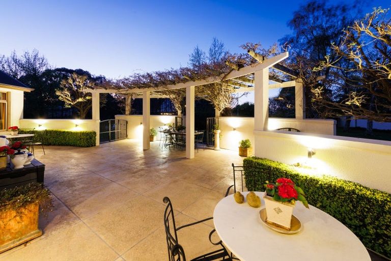 Photo of property in 5 Waicola Drive, Fitzherbert, Palmerston North, 4471