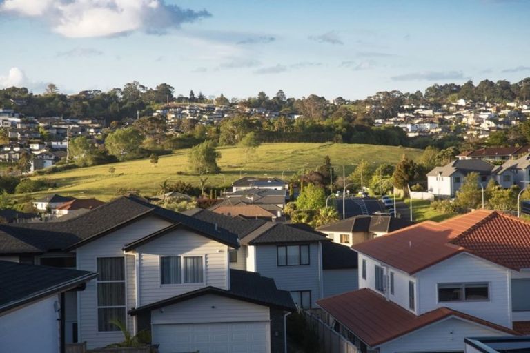 Photo of property in 53 Medallion Drive, Oteha, Auckland, 0632