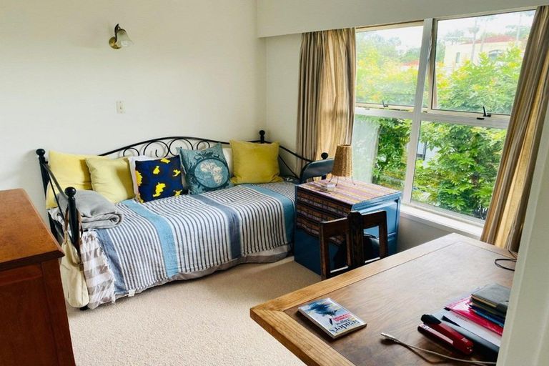 Photo of property in 1/70 Beresford Street, Bayswater, Auckland, 0622