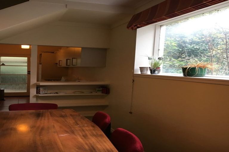 Photo of property in 82 Oriental Parade, Oriental Bay, Wellington, 6011