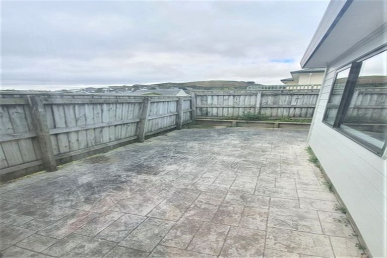 Photo of property in 86 Baylands Drive, Newlands, Wellington, 6037