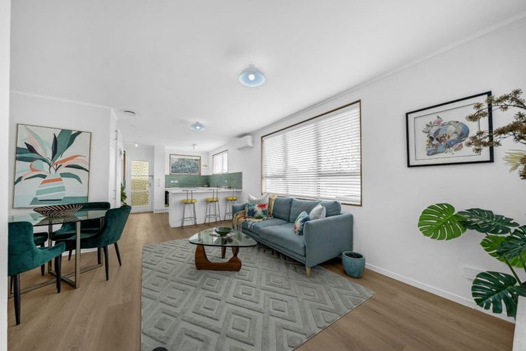 Photo of property in 2/52 Butterworth Drive, Glendene, Auckland, 0602