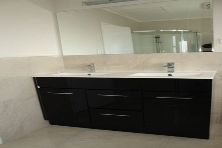 Photo of property in 123 Sandspit Road, Shelly Park, Auckland, 2014