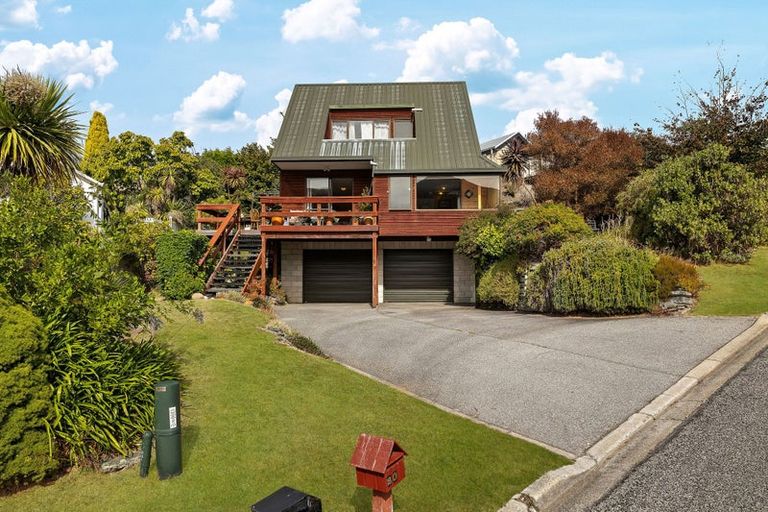 Photo of property in 20 Balmoral Drive, Kelvin Heights, Queenstown, 9300