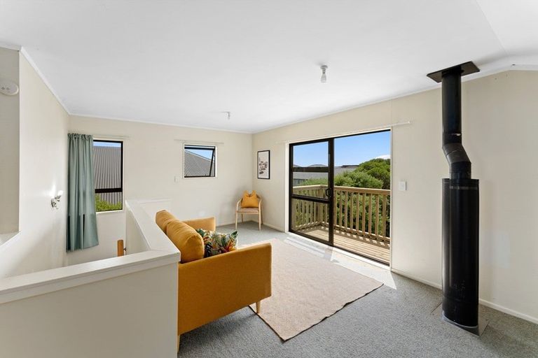 Photo of property in 13 Reeves Street, Waikanae Beach, Waikanae, 5036