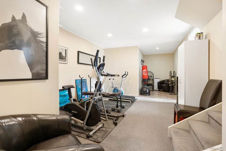 Photo of property in 37 Pigeon Mountain Road, Half Moon Bay, Auckland, 2012