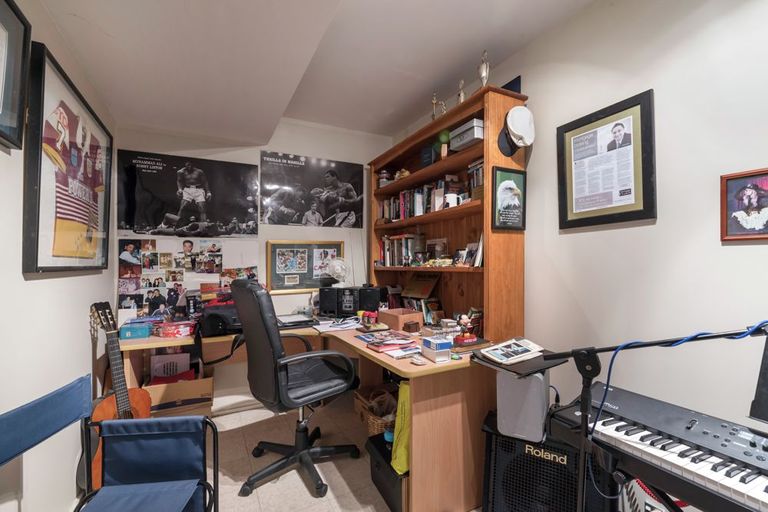 Photo of property in 2/71 Pupuke Road, Northcote, Auckland, 0627