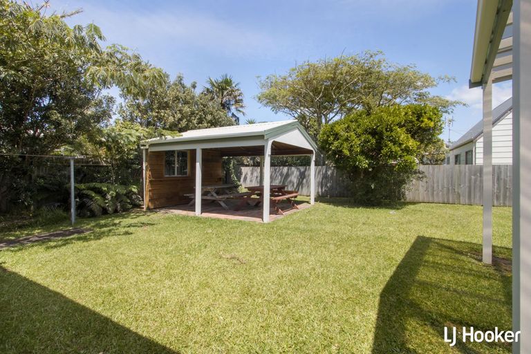 Photo of property in 1 Patterson Place, Waihi Beach, 3611