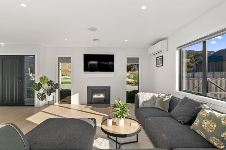 Photo of property in 12 Kingfisher Crescent, Albert Town, Wanaka, 9305
