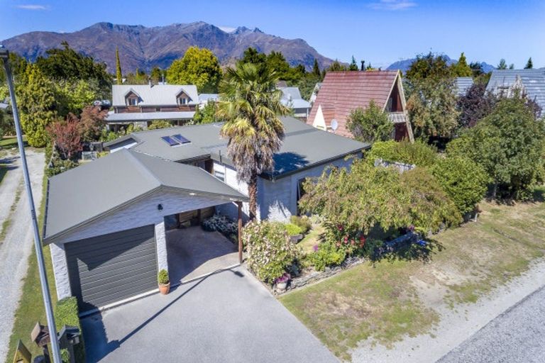 Photo of property in 17 Inverness Crescent, Arrowtown, 9302