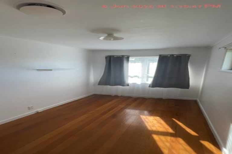 Photo of property in 1/128 Triangle Road, Massey, Auckland, 0614
