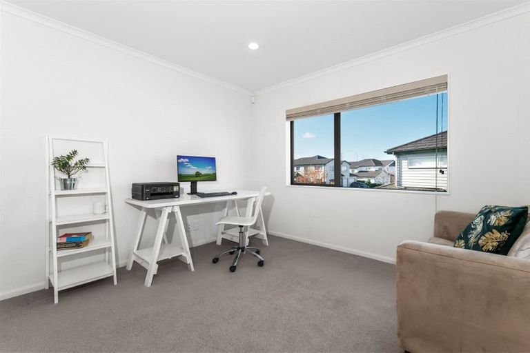 Photo of property in 24 Pickaberry Avenue, Karaka, Papakura, 2113