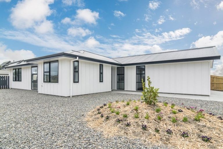 Photo of property in 1 Seagrass Place, Otaki Beach, Otaki, 5512