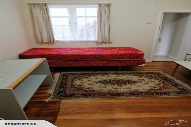 Photo of property in 22 Hawker Street, Mount Victoria, Wellington, 6011