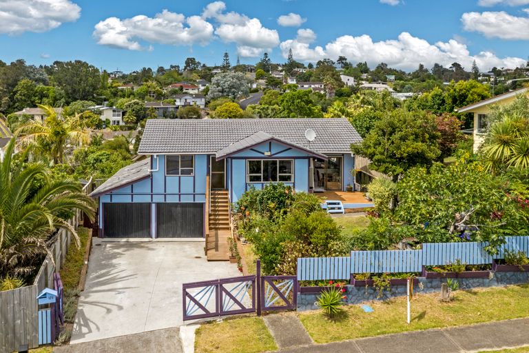 Photo of property in 123 Weatherly Road, Torbay, Auckland, 0630