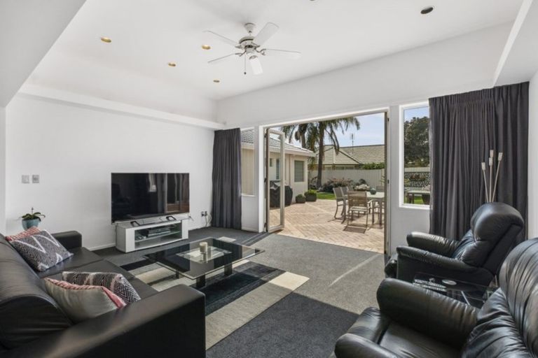 Photo of property in 8 Glenross Drive, Wattle Downs, Auckland, 2103