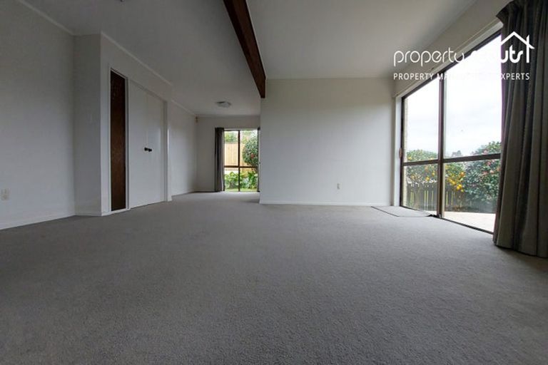 Photo of property in 2/14 Bramley Drive, Farm Cove, Auckland, 2012