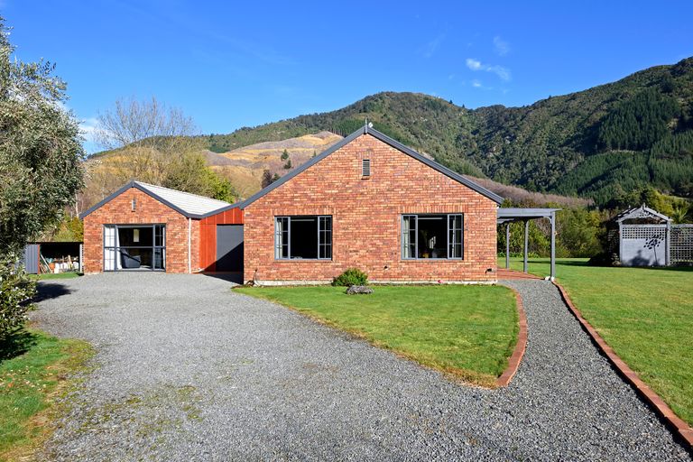 Photo of property in 166 Wakamarina Road, Canvastown, Havelock, 7178