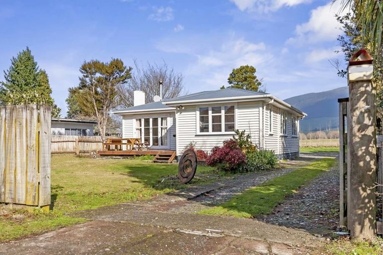 Photo of property in 37 Tongariro Road, Turangi, 3334