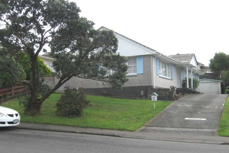 Photo of property in 18 Stewart Drive, Newlands, Wellington, 6037