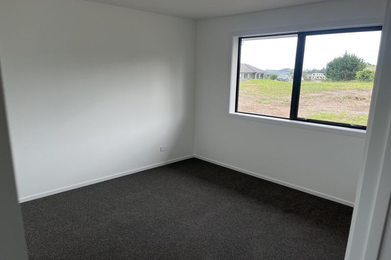 Photo of property in 24 Dudley Crescent, Cable Bay, 0420