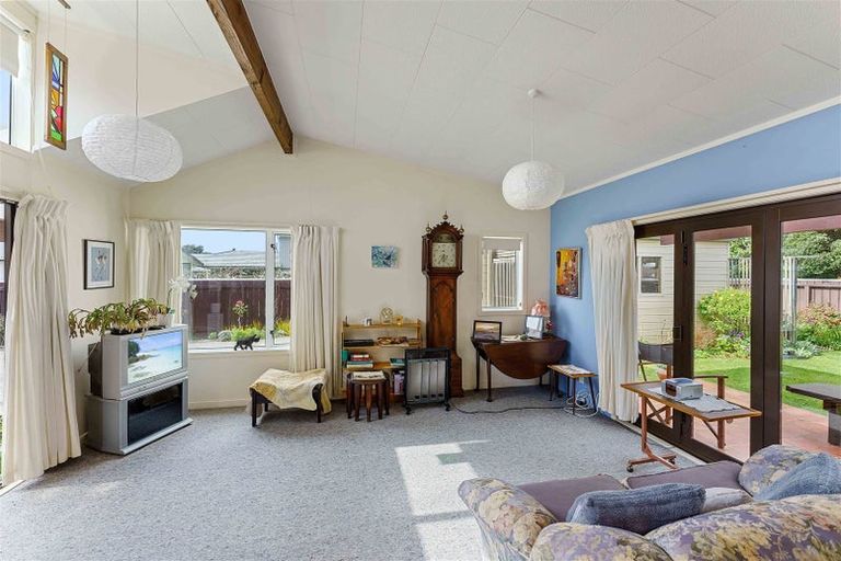 Photo of property in 6 William Street, Waikanae Beach, Waikanae, 5036