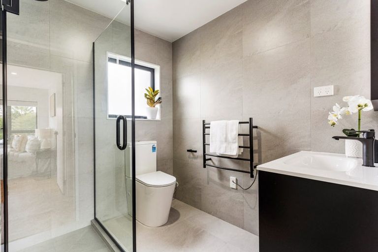 Photo of property in 43b Mirrabooka Avenue, Botany Downs, Auckland, 2010