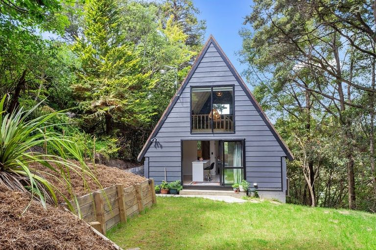 Photo of property in 1101 Dyers Pass Road, Governors Bay, Lyttelton, 8971