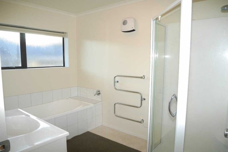 Photo of property in 5 Cascade Way, Paraparaumu, 5032