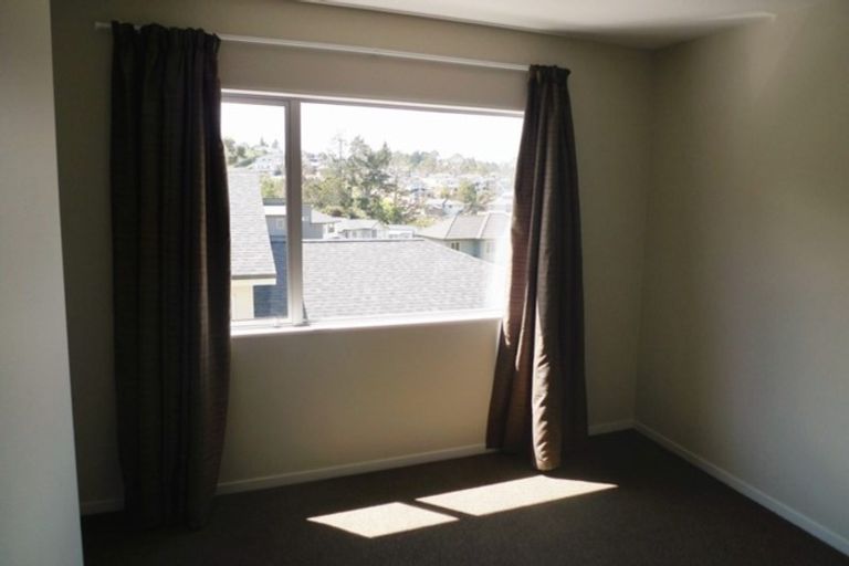 Photo of property in 42 Borneo Drive, Fairview Heights, Auckland, 0632