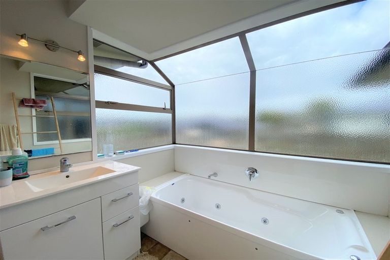 Photo of property in 1 Hall Street, Kihikihi, Te Awamutu, 3800