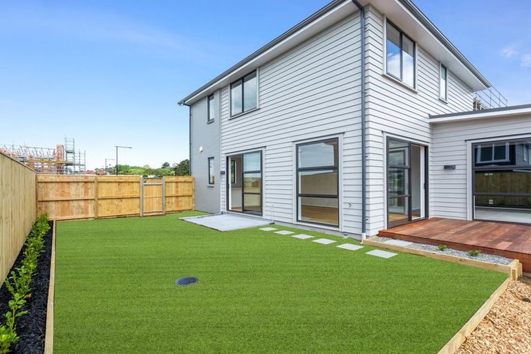 Photo of property in 22 Symes Drive, Red Beach, 0932