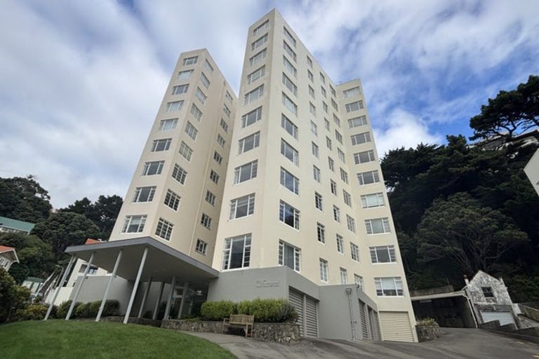 Photo of property in Wharenui Apartments, 274 Oriental Parade, Oriental Bay, Wellington, 6011