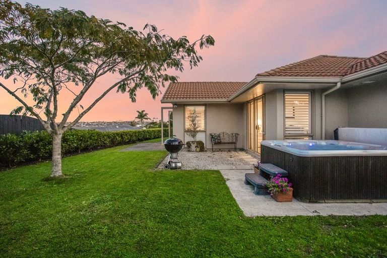 Photo of property in 113 Tauranga Place, Orewa, 0931