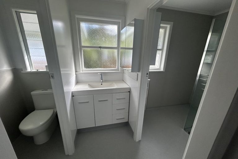 Photo of property in 9 York Road, Titirangi, Auckland, 0604