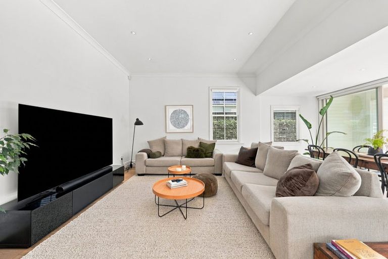 Photo of property in 33 Hawkesbury Avenue, St Albans, Christchurch, 8014