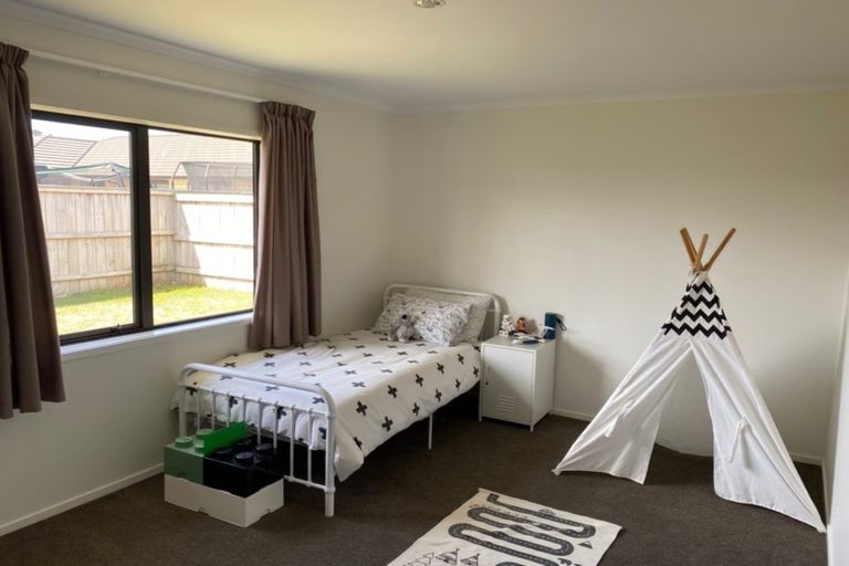 Photo of property in 3 Fred White Drive, Kumeu, 0810