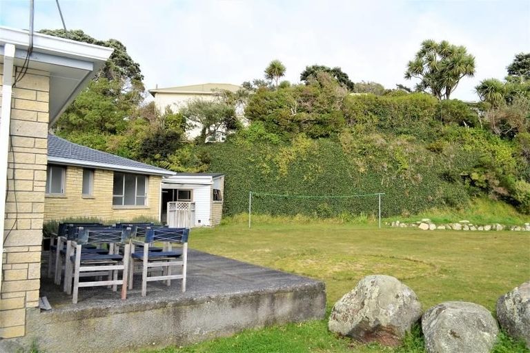 Photo of property in 136 Curtis Street, Northland, Wellington, 6012
