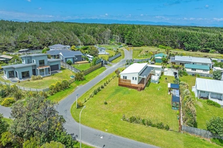 Photo of property in 45 Te Kiri Street, Himatangi Beach, Foxton, 4891