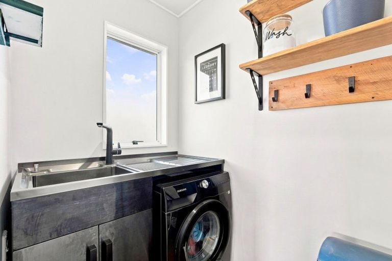 Photo of property in 60 Hinau Street, Castlecliff, Whanganui, 4501