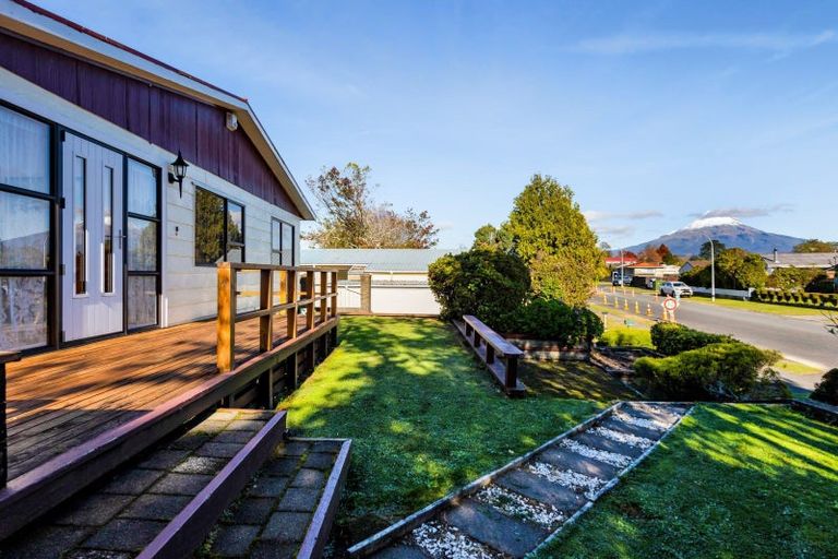 Photo of property in 1 Towai Street, Inglewood, 4330