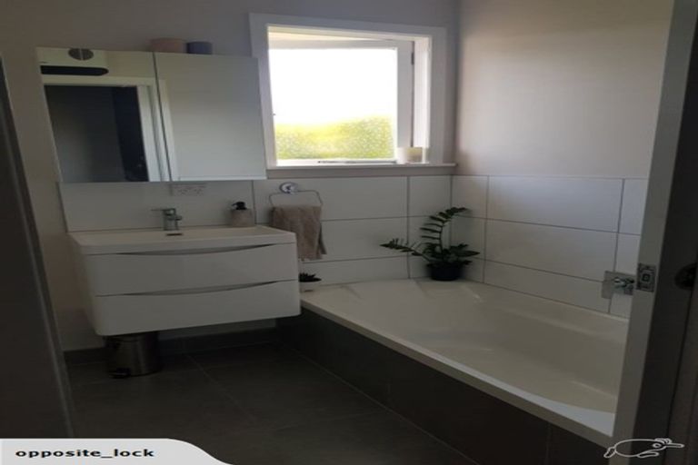 Photo of property in 37 Gilliam Street, New Lynn, Auckland, 0600