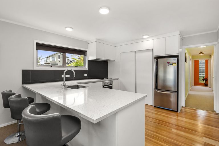 Photo of property in 2 Taipari Avenue, Raglan, 3225