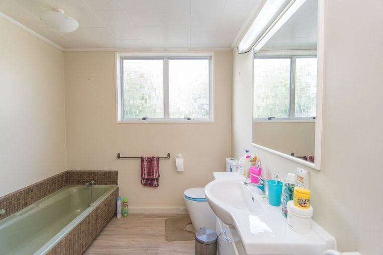 Photo of property in 16 Saint Leonards Road, Temuka, 7920