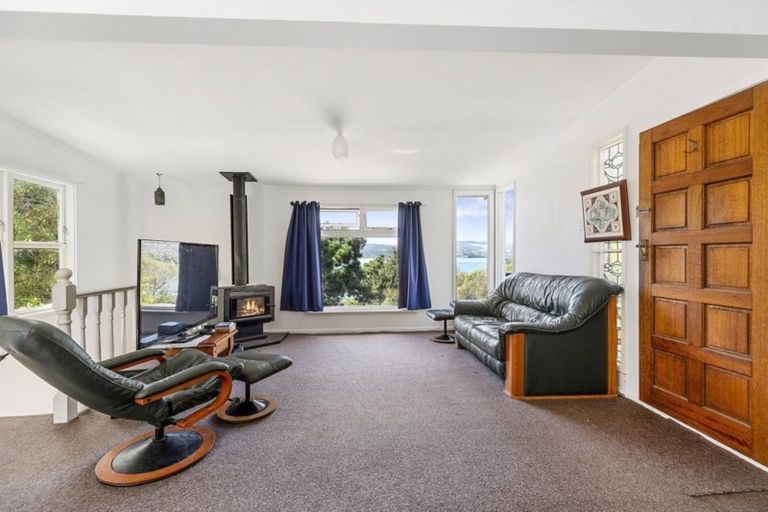 Photo of property in 30 Mana View Road, Paremata, Porirua, 5026