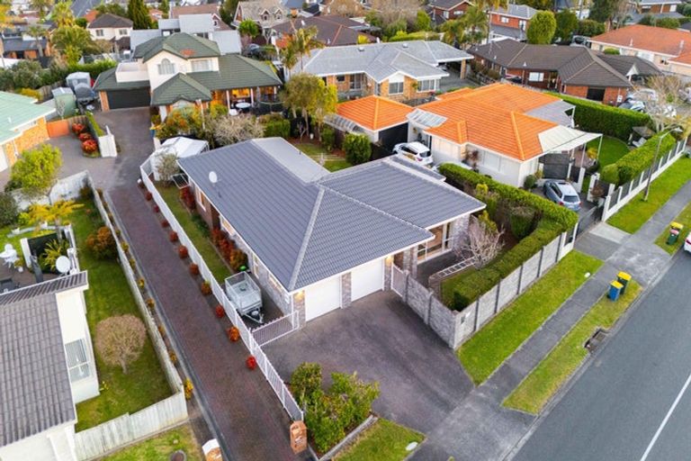 Photo of property in 12 Suncrest Drive, West Harbour, Auckland, 0618