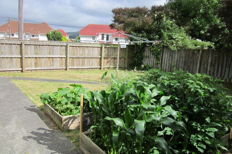 Photo of property in 35 Atiawa Crescent, Waiwhetu, Lower Hutt, 5010