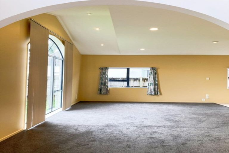Photo of property in 18 Piriti Drive, Te Atatu Peninsula, Auckland, 0610
