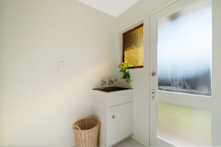 Photo of property in 3/1a Amberley Avenue, Te Atatu South, Auckland, 0610