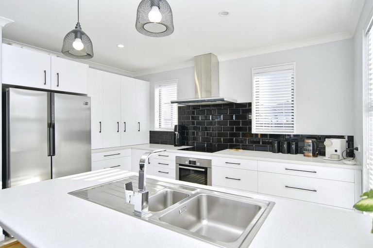 Photo of property in 33 Highgate Drive, Rangiora, 7400